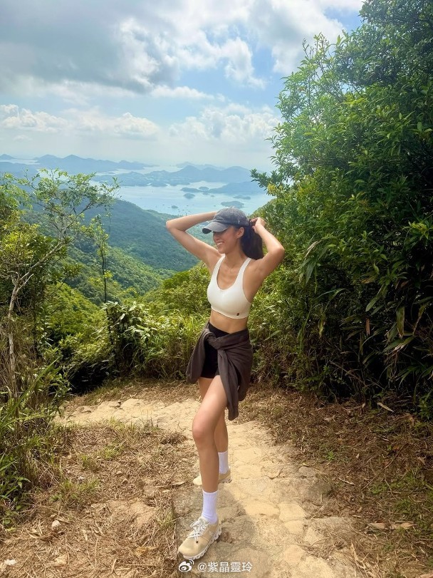 【On.cc】劉穎鏇趁好天氣行山　弗爆身材一覽無遺無綫小花劉穎鏇（Tiffany