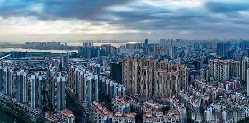 湛江楼市现状解读：一、近两年房价数据对比去年上半年行情1.赤坎区：