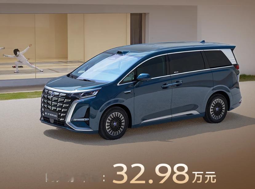 30万买MPV，第二代腾势D9和GL8你站哪边最近公司两个同事同时在看MPV，