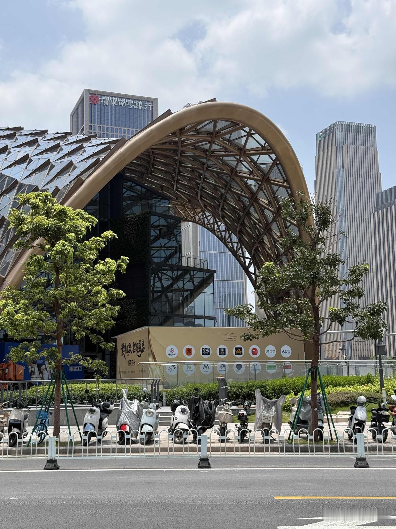 金融城广场，16家商业进驻，今年能开业吗？真不容易！金融城广场目前已经成功招