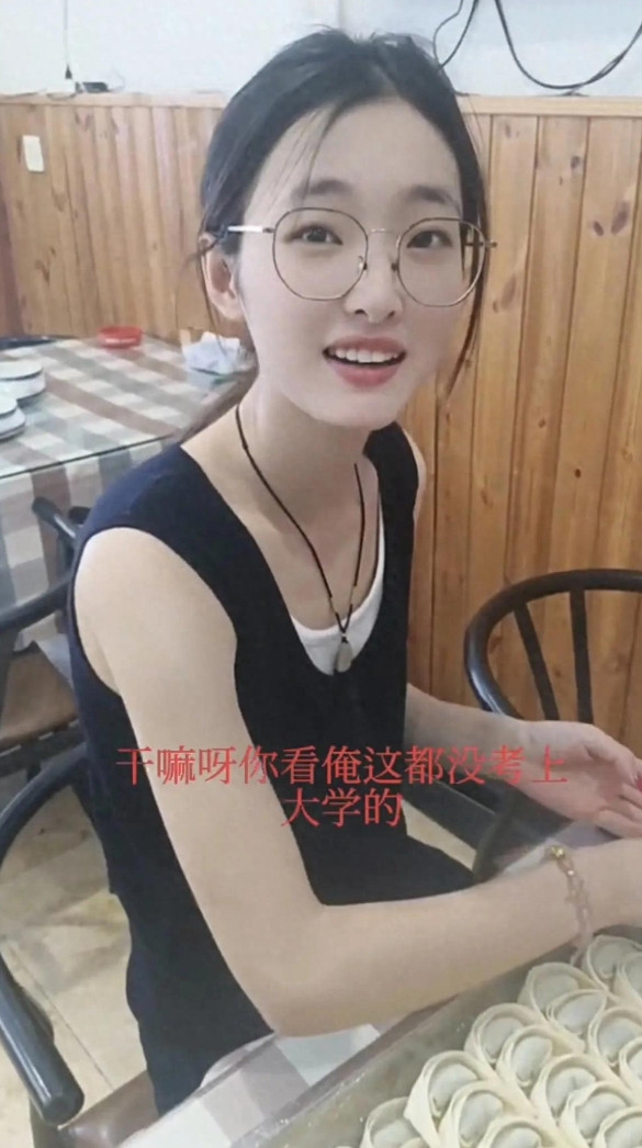 “笑不活了！”江苏，一家两个女儿都没考上大学，于是就干脆帮家里人包起了馄饨，结果