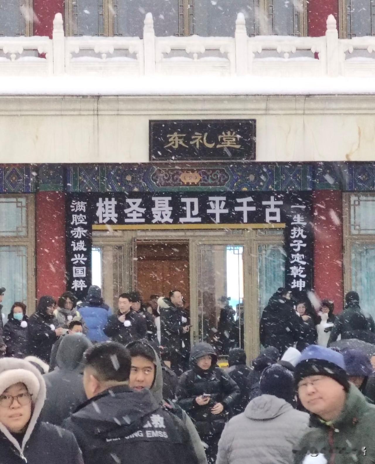 聂卫平老先生走后，他家的事真的让人特别佩服。他有过三段婚姻，三个孩子，名下还