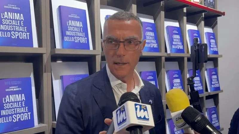 齐沃交了应交的学费。下半场的换人，齐沃是有责任的，本来运转良好的中前场，换人后没