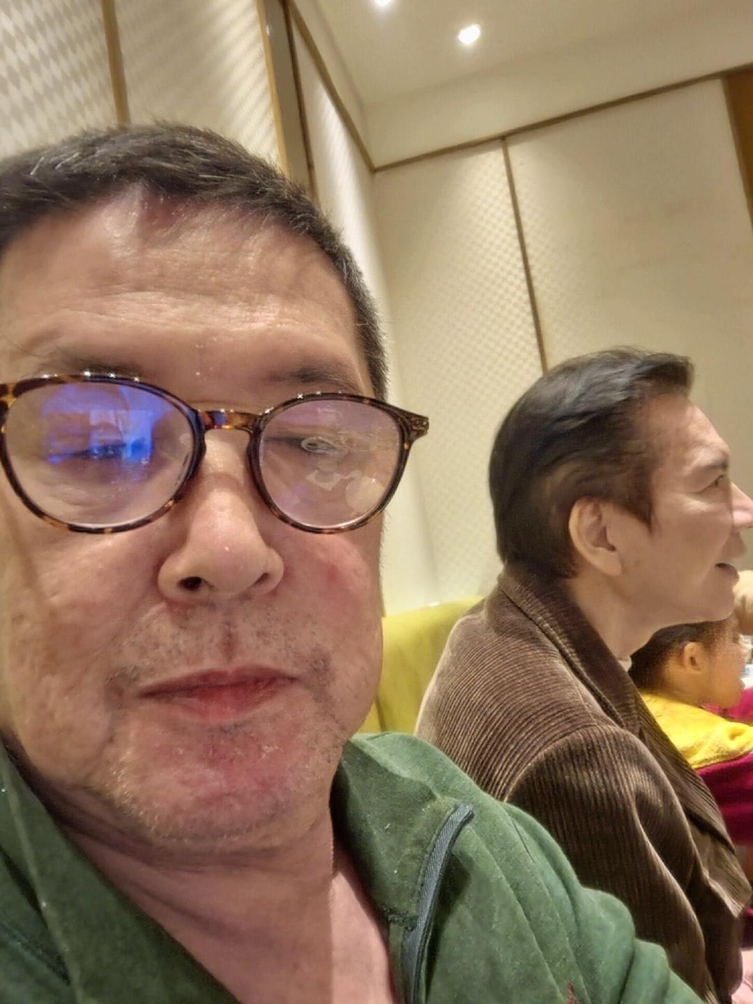 郭碧婷爸爸向华强聚会郭碧婷爸爸祝向太生日快乐1月15日，郭碧婷爸爸在社交平台晒