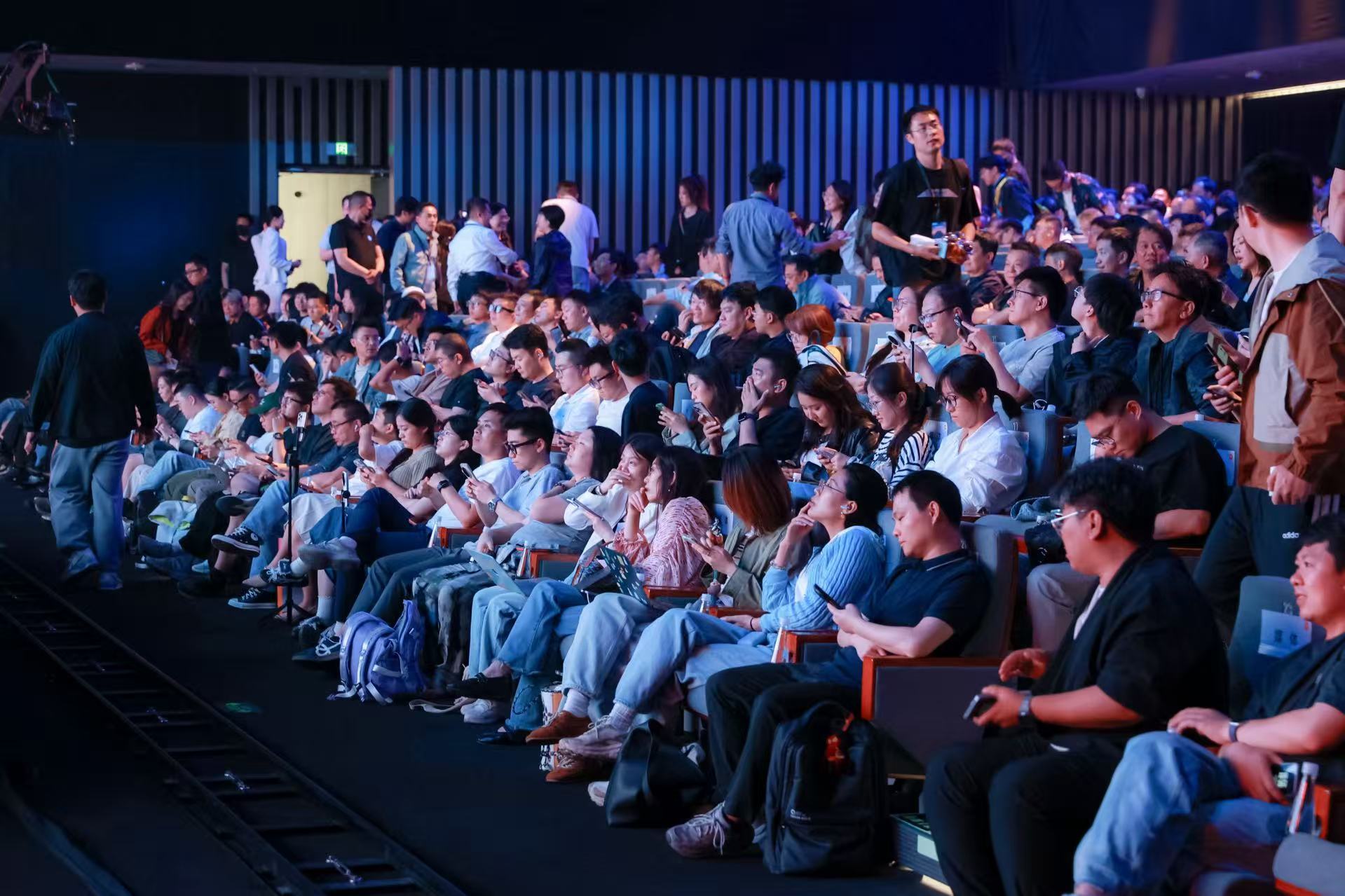 小米17系列怎么选发布会大家在看了吗，小米17Max正式发布，很多童鞋在蹲的全新