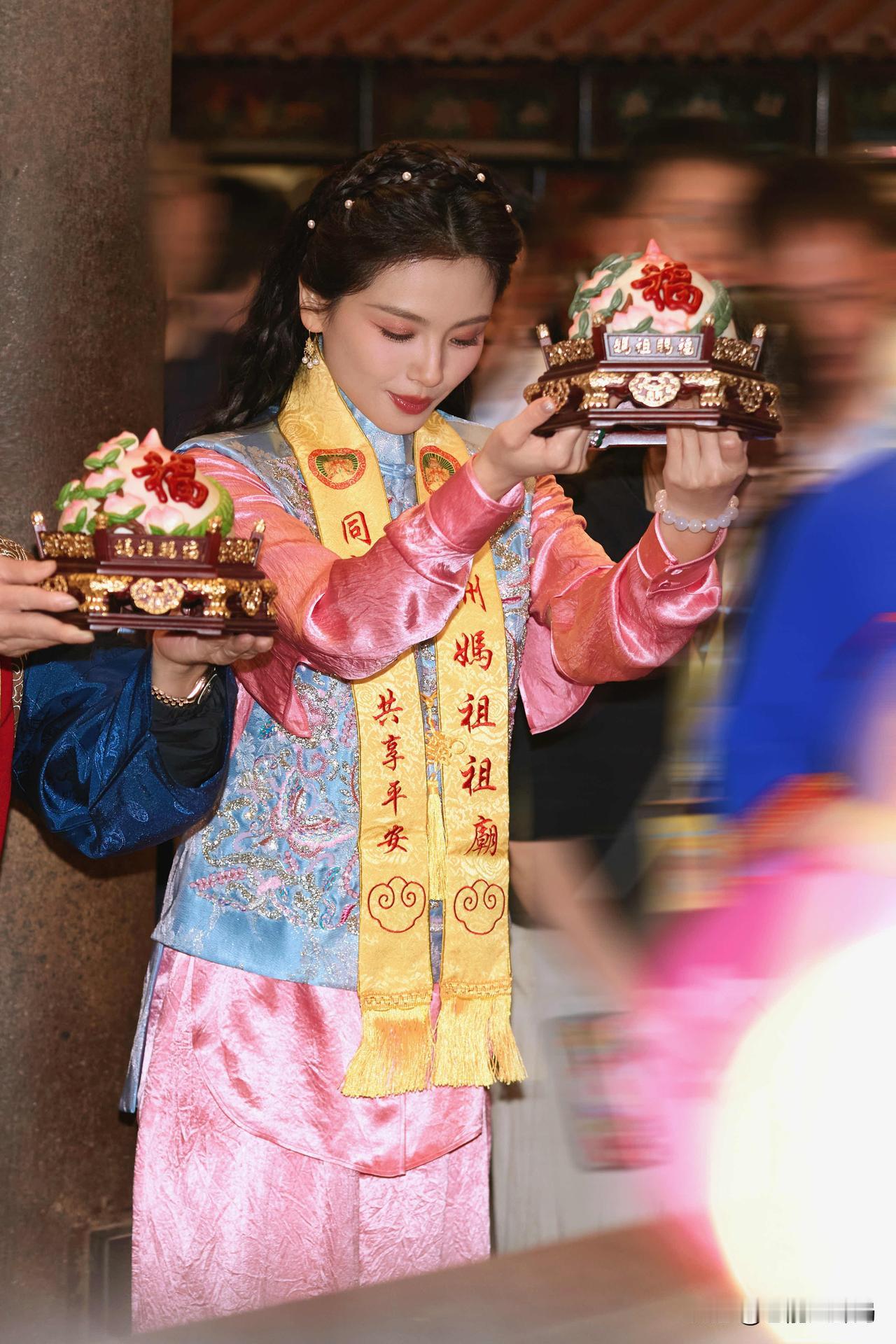 47岁刘涛参加妈祖诞辰1066年大典，连换3套新中式造型，把“新中式美学”和“文