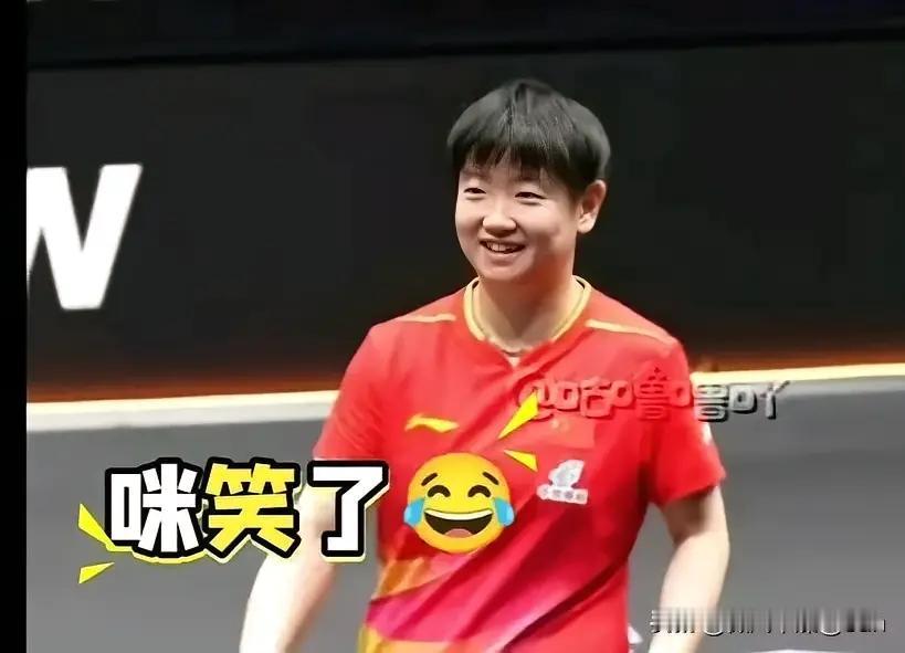 莎莎第一次挑战鹰眼，赛后说出原因比赛第四局，长崎美柚发了一个勾球。莎莎凭借直