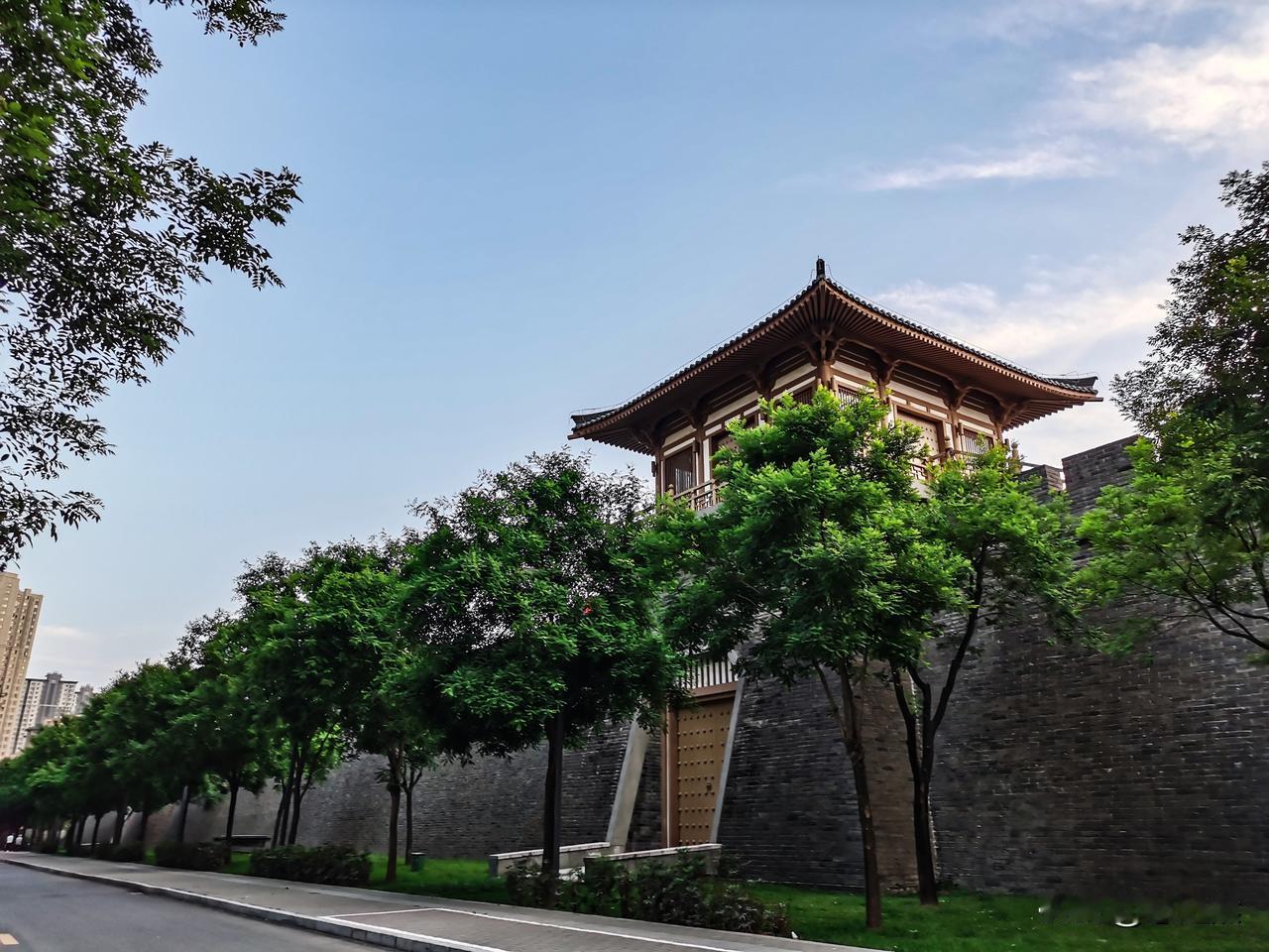旅游归来话感想（3）几次来西安旅游总是走马观花，这次索性旅居了一个月。通过一段时