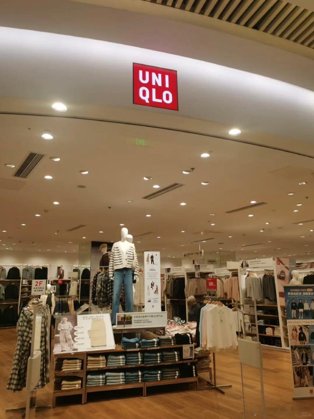 优衣库镜子第一次对实体店的镜子有了直观的认识我说怎么衣服在试穿的时候最好看你还