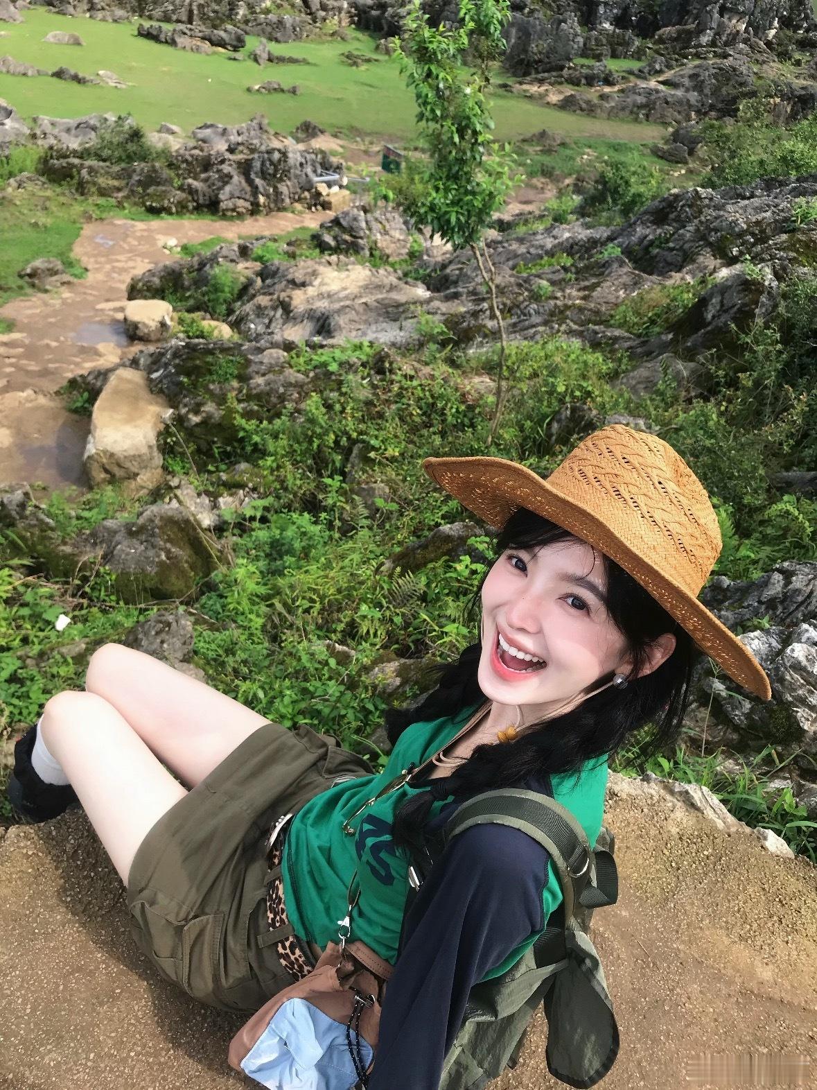 章若楠ins第一条百万赞章若楠这条山野随拍直接拿下她ins首条百万赞，海外路人好