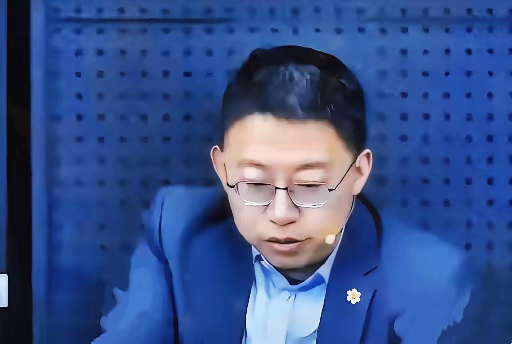 好家伙，沈逸教授一句话，直接把人问“下线”了！对方还在那引经据典、口若悬河，