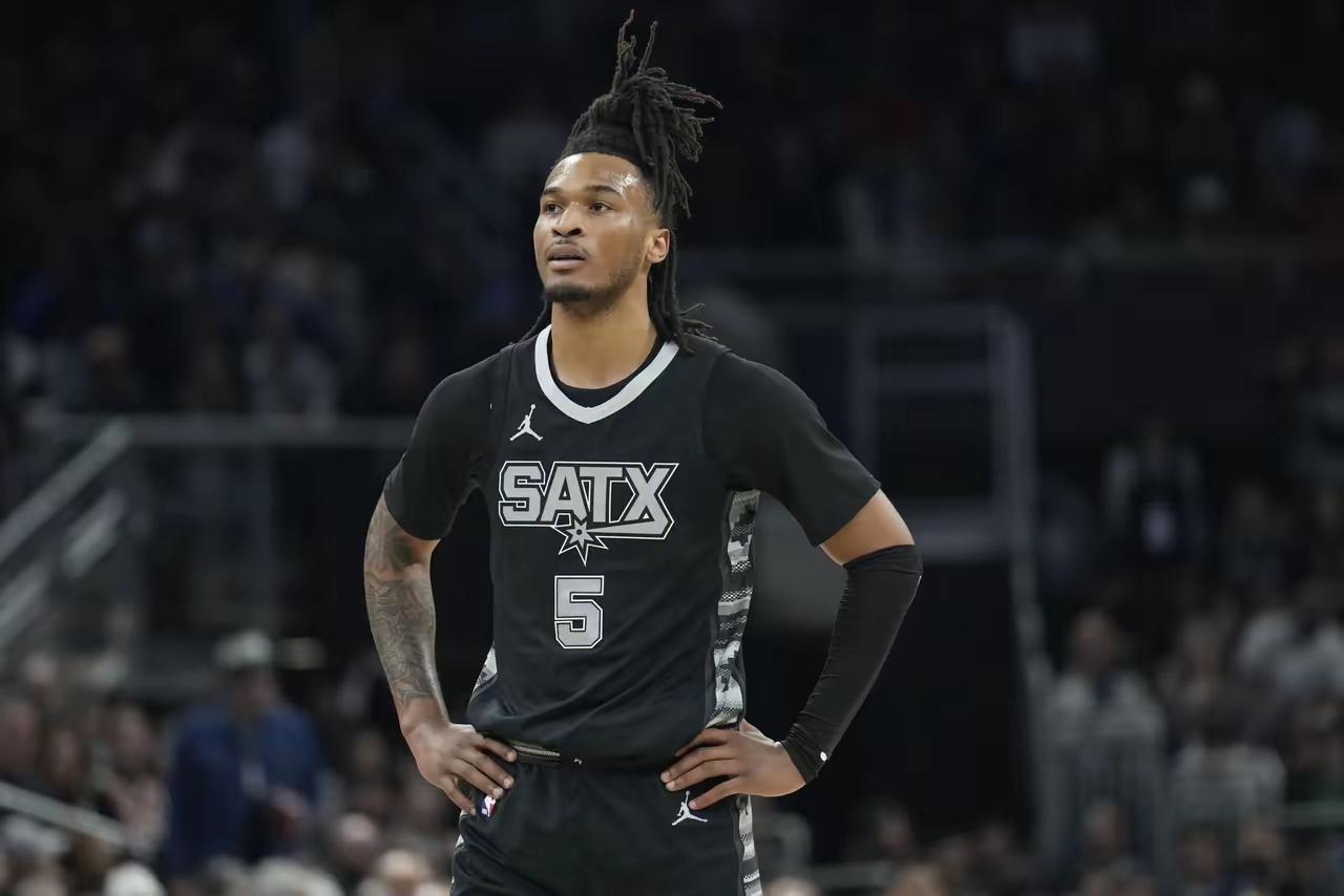 马刺的未来不一定是文班亚马的，但必然是卡斯尔的！印象中的卡斯尔，防守顶级，进