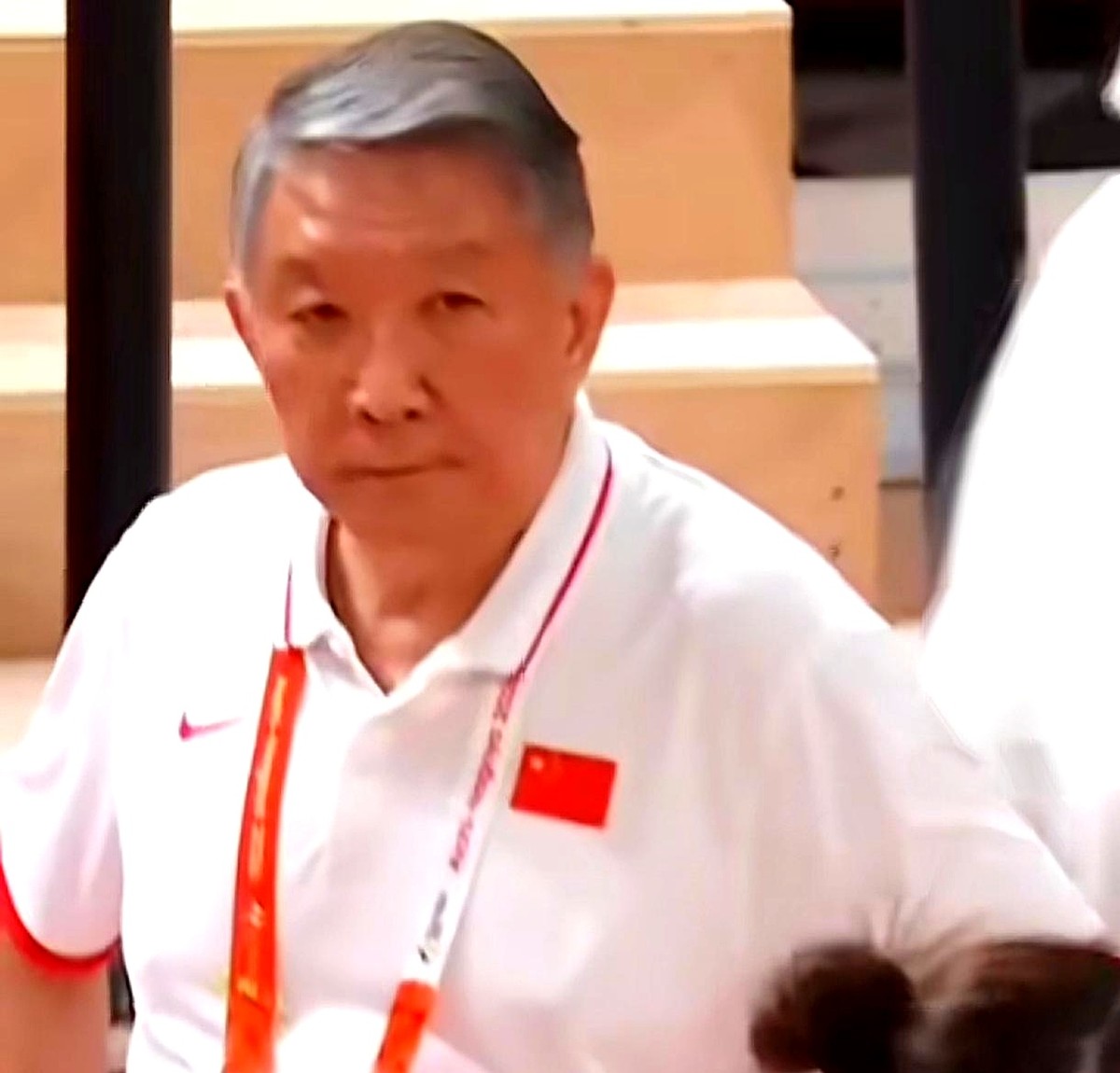 韩国主帅一针见血：中国男女篮输球的毛病一模一样。女篮半决赛刚输，对手就把咱们的战术底裤扒了。韩旭一缺