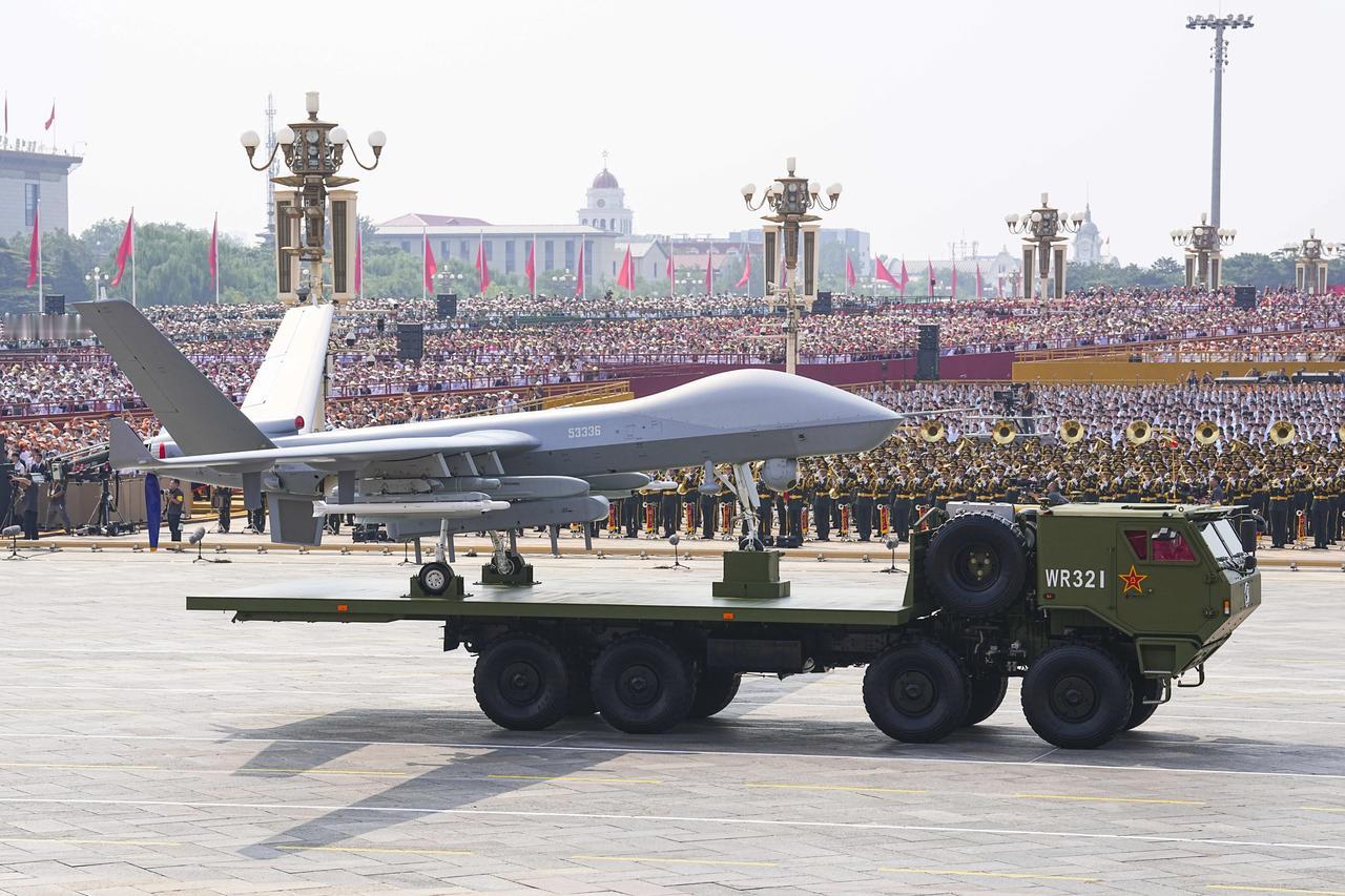 我国空军航空兵的“霹雳”导弹家族正式迎来新成员——霹雳-108空空导弹首次受阅，