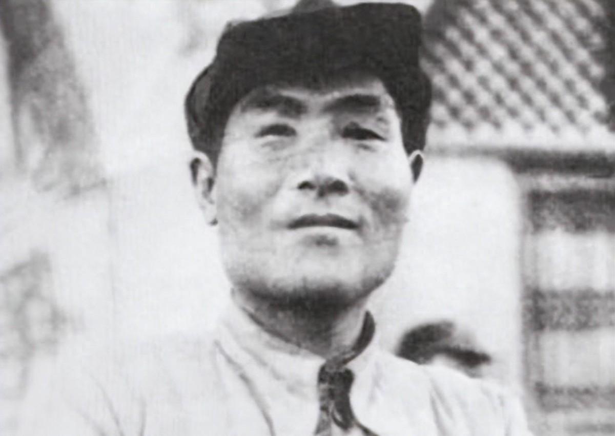 原本以为父亲是国军军长，直到53岁时才被告知其实父亲是红军首长1930年深秋，