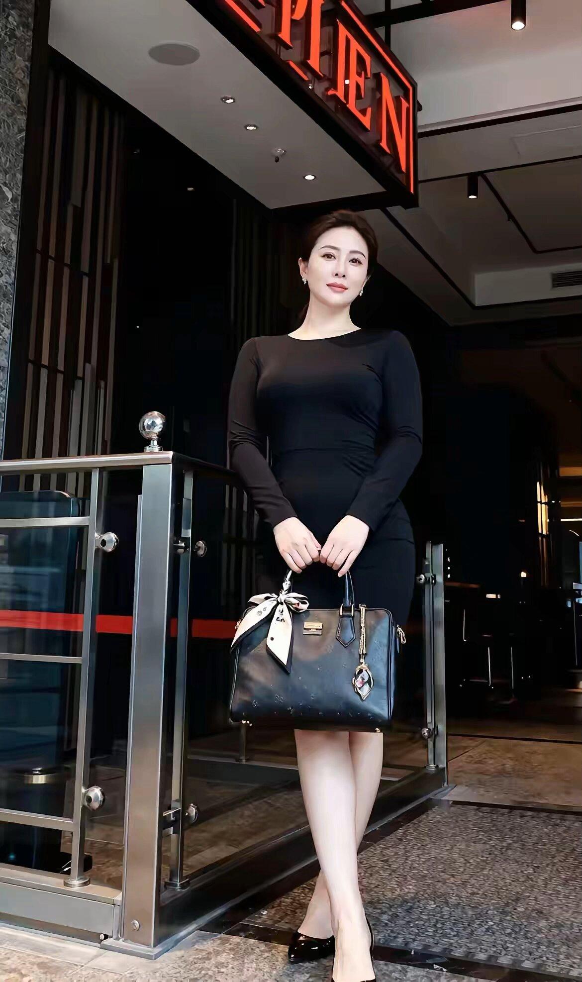 人可以念旧，但别奢望一切如旧，来者要惜，去者要放。