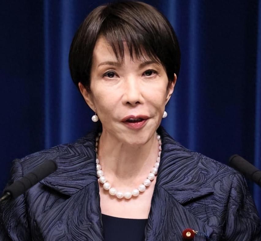 最近高市早苗气势如虹，靠着极端言论和“卖惨”手段，终于稳住了自己的首相宝座。眼看