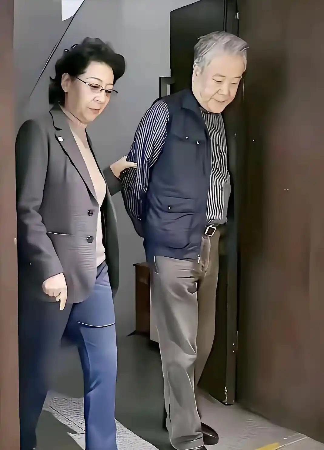 关牧村和她的第二任丈夫江泓江泓曾是湖北省省长助理，为人沉稳内敛，对关牧村视若珍宝