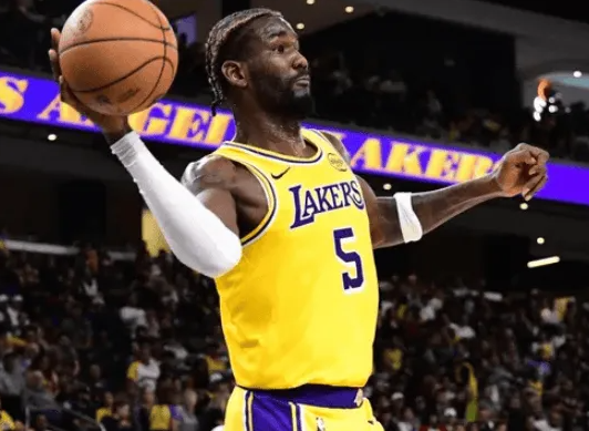 NBA常规赛,湖人以128-110战胜森林狼。德安德烈-艾顿本场比赛首发出战3