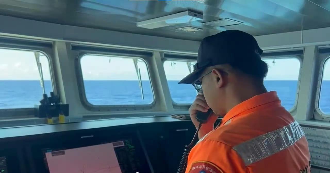 台湾海巡在鹅銮鼻海域恶意驱离中国大陆科考船台湾海巡署于2026年5月7日凌晨