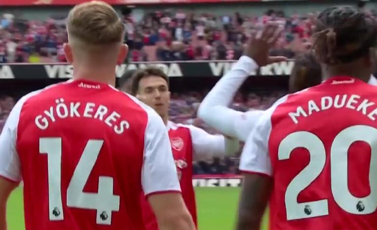 阿森纳3-0登顶英超！新援包办3球，阿尔特塔争冠底气十足