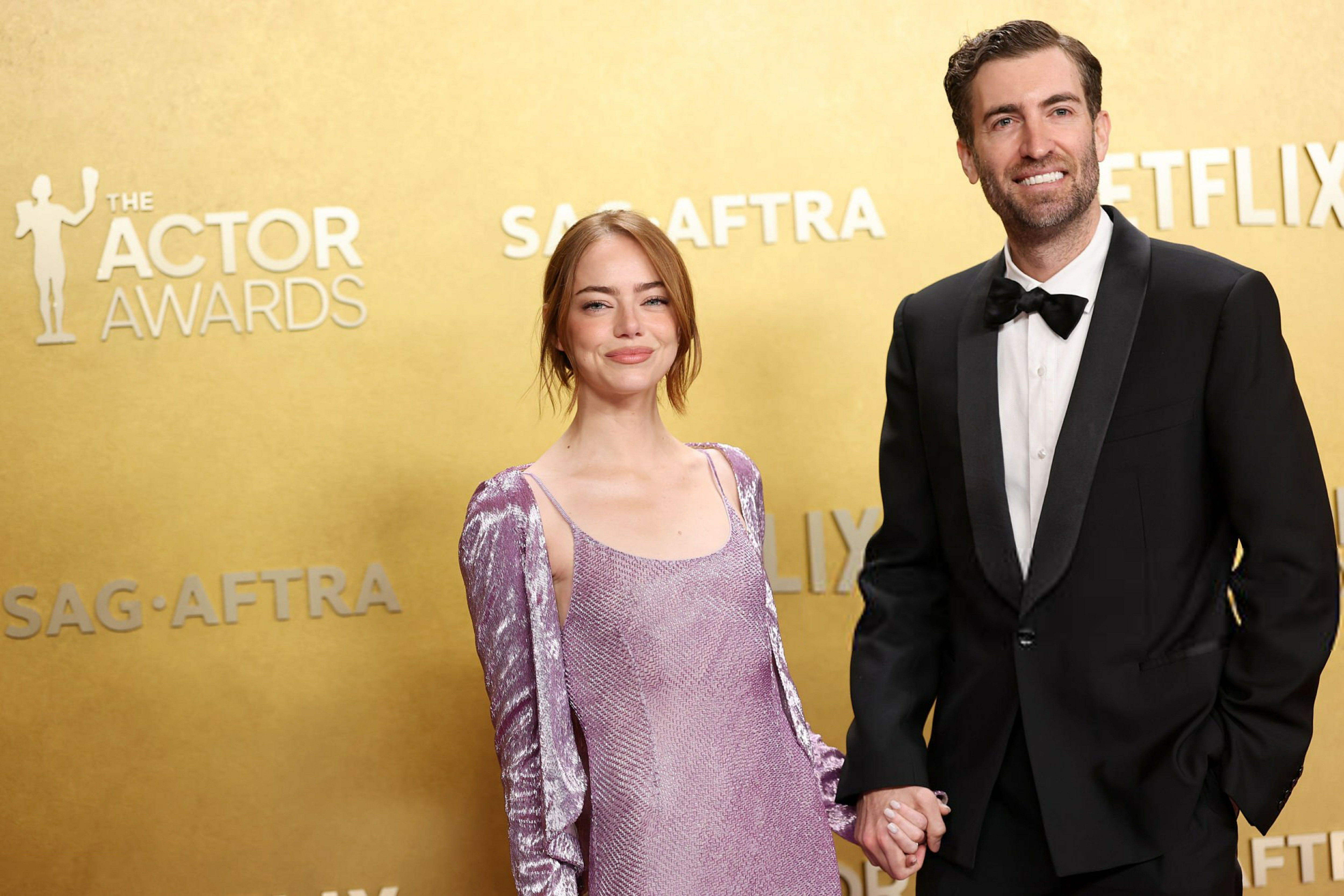 超美石头姐EmmaStone牵手爱夫DaveMcCary亮相第32届美国演员
