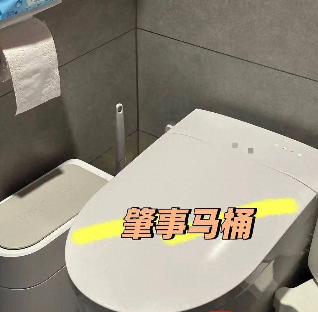 上海李女士坐上智能马桶瞬间惨叫弹起！马桶突然喷射90℃滚烫水柱直冲隐私部位。
