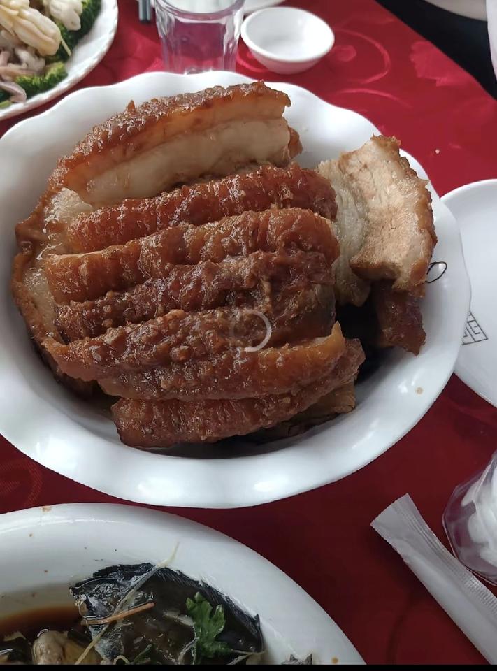 刚才看到网友晒出的扣肉，给点了赞，评论了一下：广西扣肉！流下了口水。这种正宗的