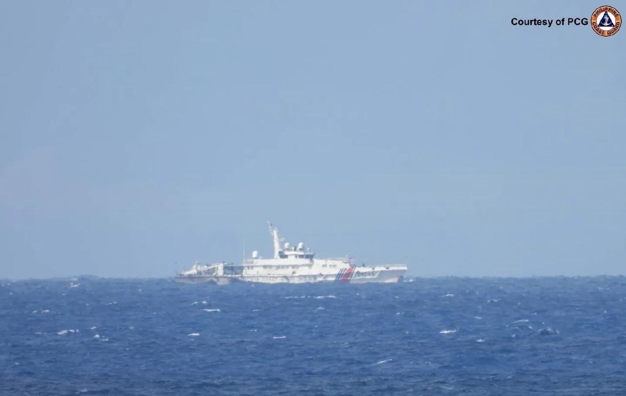 菲律宾海警称今天上午中国海警3306舰和21549艇在爱妮岛58海里处开始跟踪监