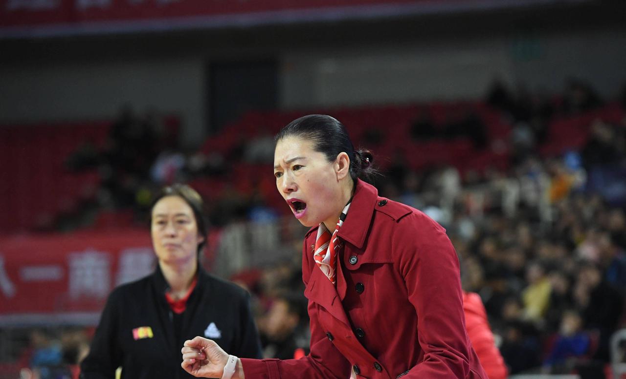 WCBA新赛季女帅云集！往远了不敢说，我也懒得去仔细调查了😂，但是近十年之