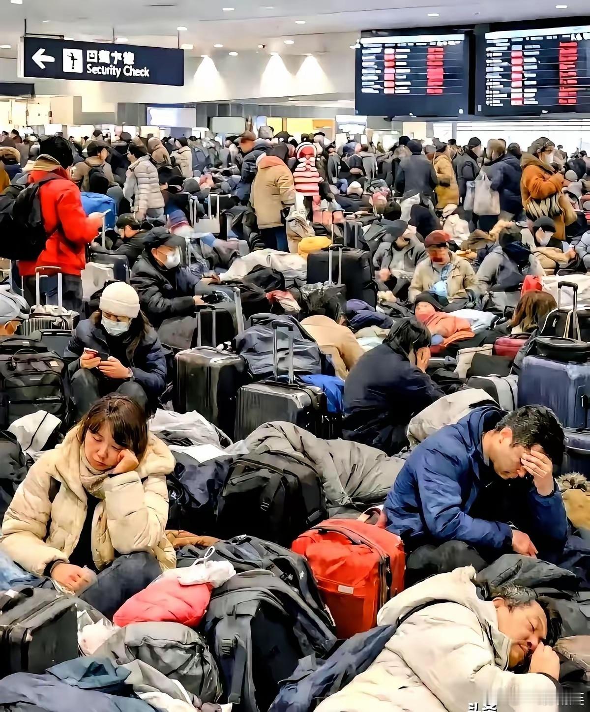 刷到个新闻，北海道大雪，一堆人回不来了。结果点开评论区，好家伙，一水儿的“哈哈哈