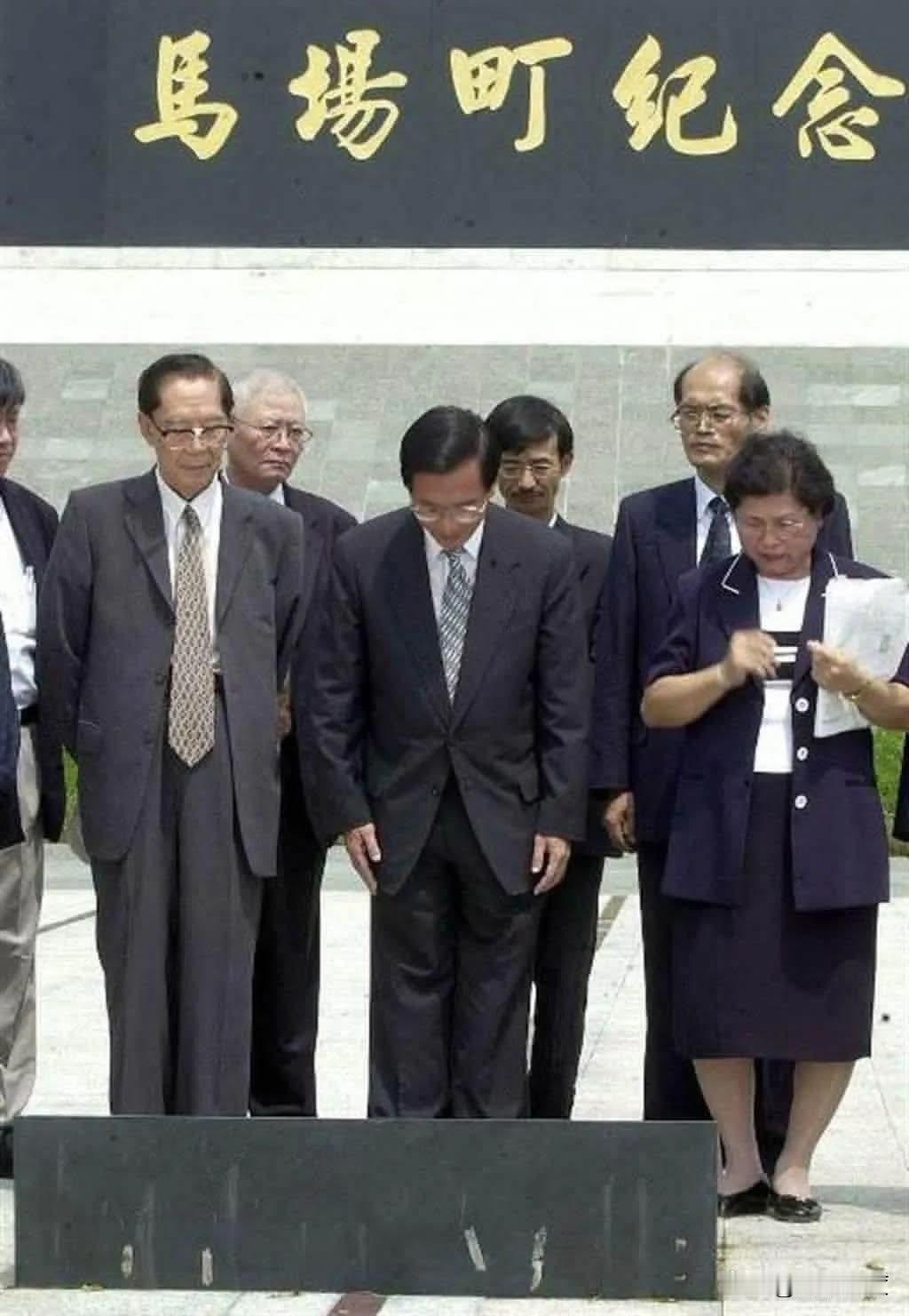 郑丽文如何度过危机！郑丽文11月8日的这场秋祭，引来了他自参选以来最大的危机。