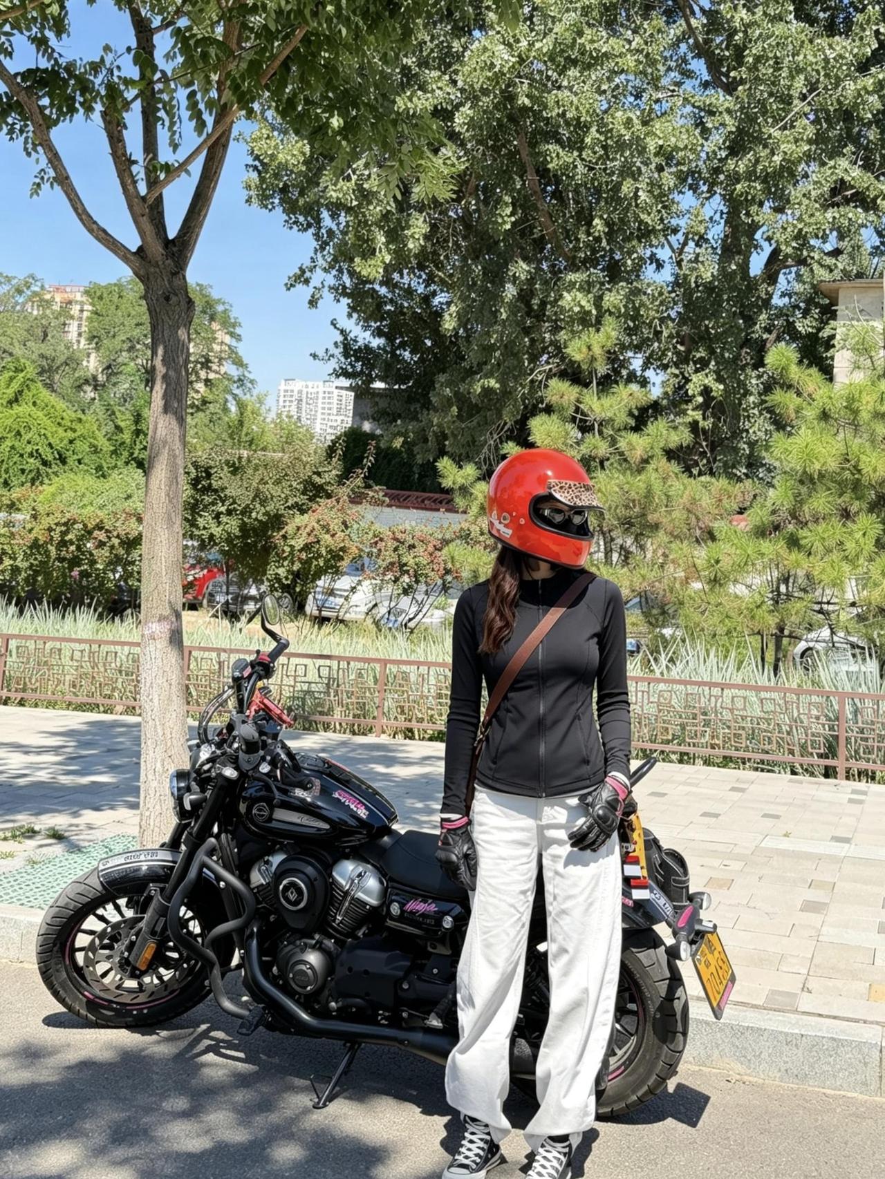 玩不了人家黑丝女骑的性感也没有人家的好身材我就做我自己吧快乐骑车【来自懂车