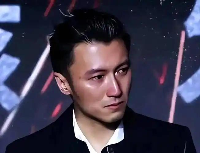 为什么谢霆锋对照片毫不在意，却在最风平浪静时选择离婚？看懂了他们的分开，才明白