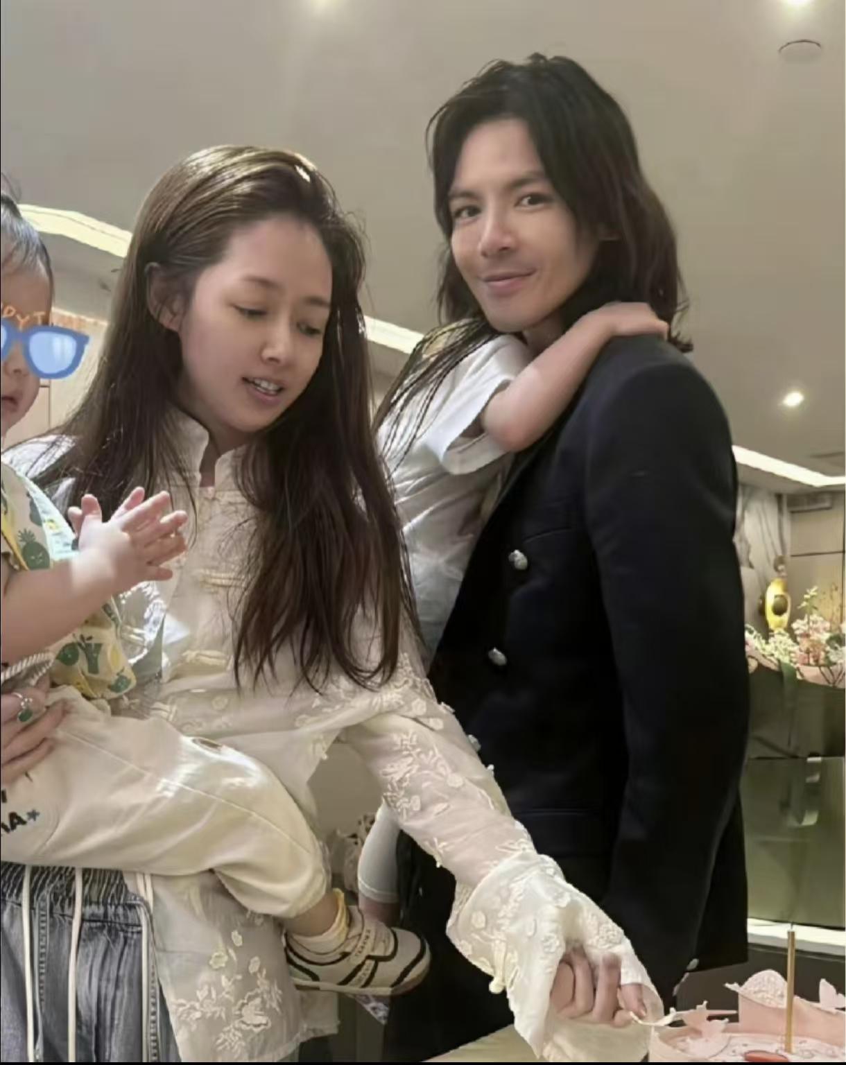 想问问郭碧婷:你在向家拿到的每一分钱，都是精神损失费吧？向佐发的你们的合