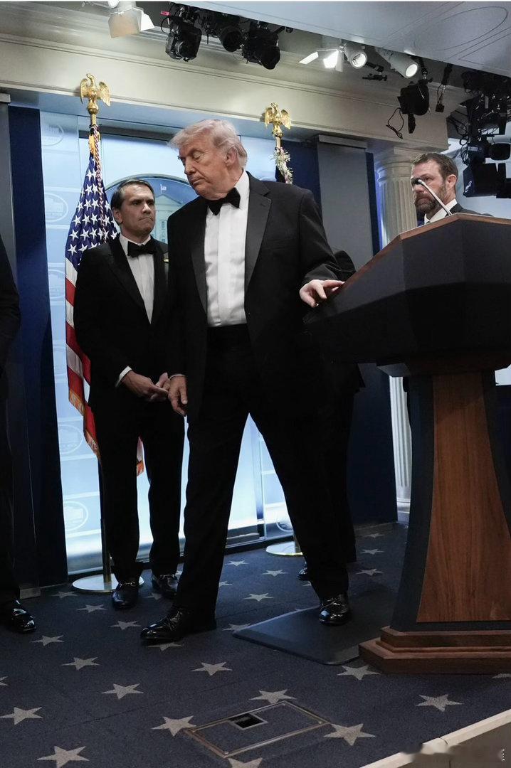 新闻发布：枪手是DC希尔顿酒店客人，持枪企图冲过宴会厅外的安检区，朝安保人员开枪