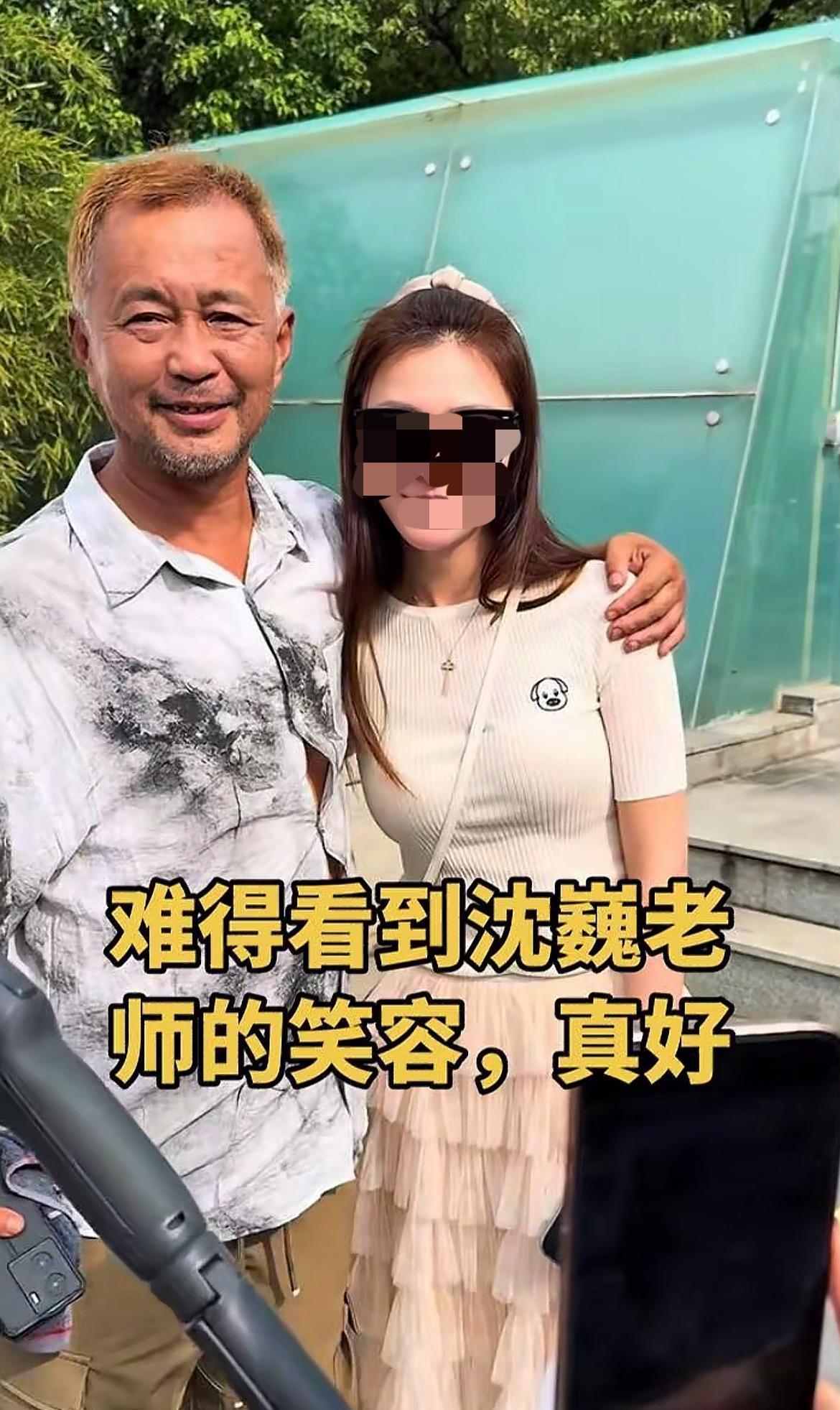 那个曾因满腹经纶却以流浪形象示人的沈巍，被一个比他小15岁的姑娘所倾心，此事在