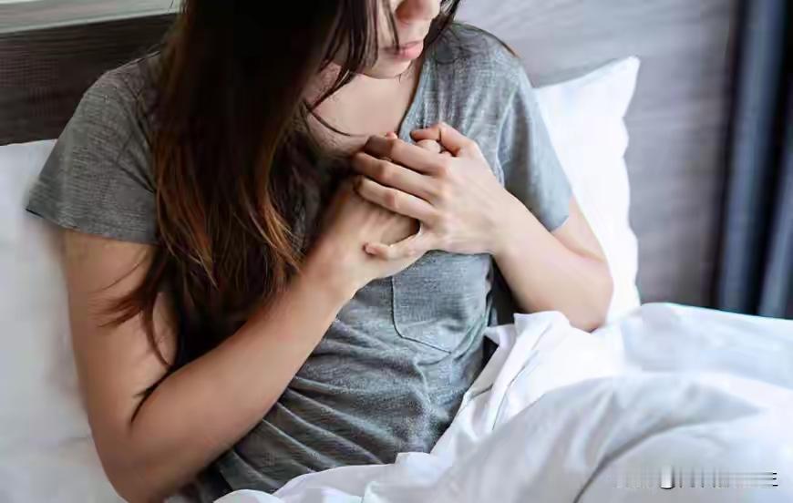 熬夜后心脏“咯噔”一下，是猝死前兆吗？心内科医生讲清真相内容基于《2023