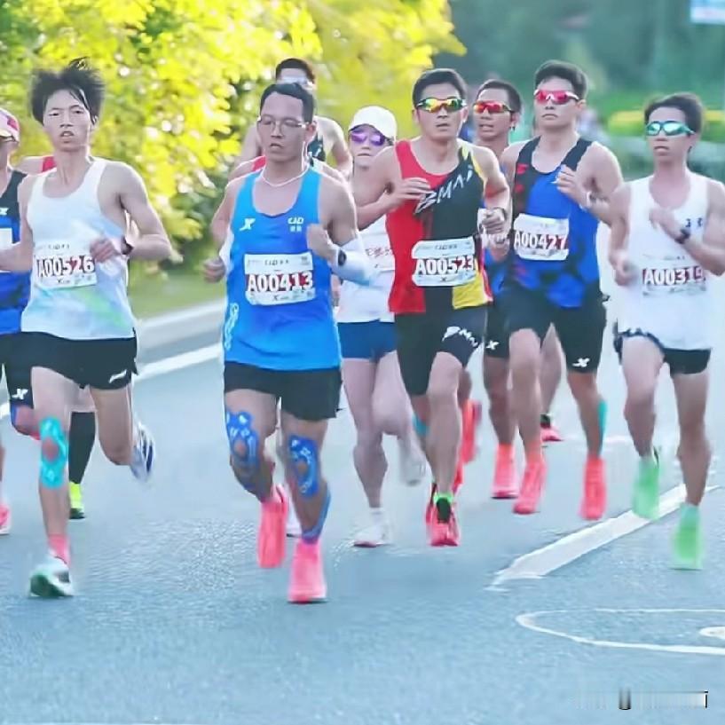 对于想增肌塑型的人来说，力量与有氧运动谁先谁后?答案是：先力量再有氧。不能只练