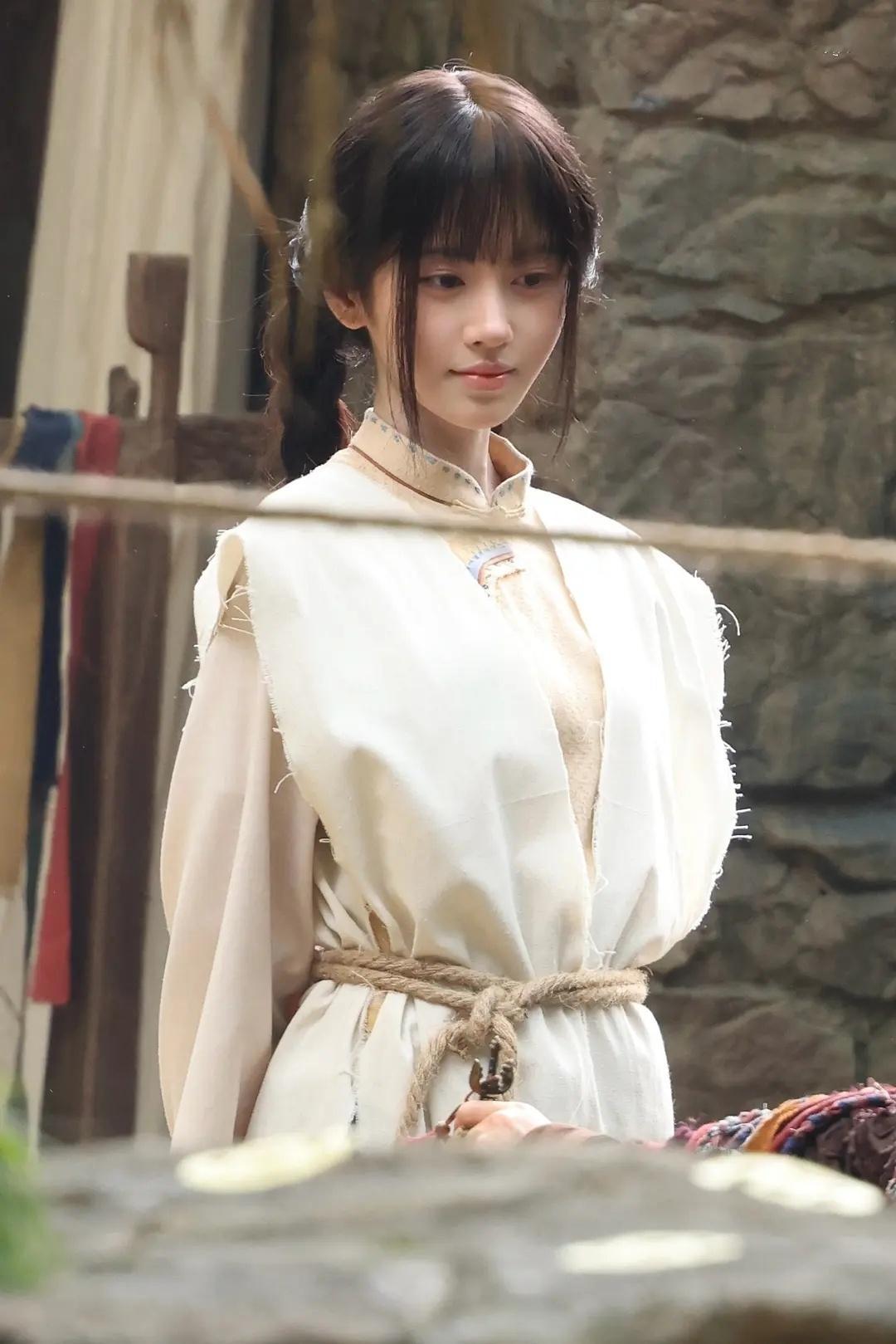 鞠婧祎驾驭住齐刘海造型了吗​​​