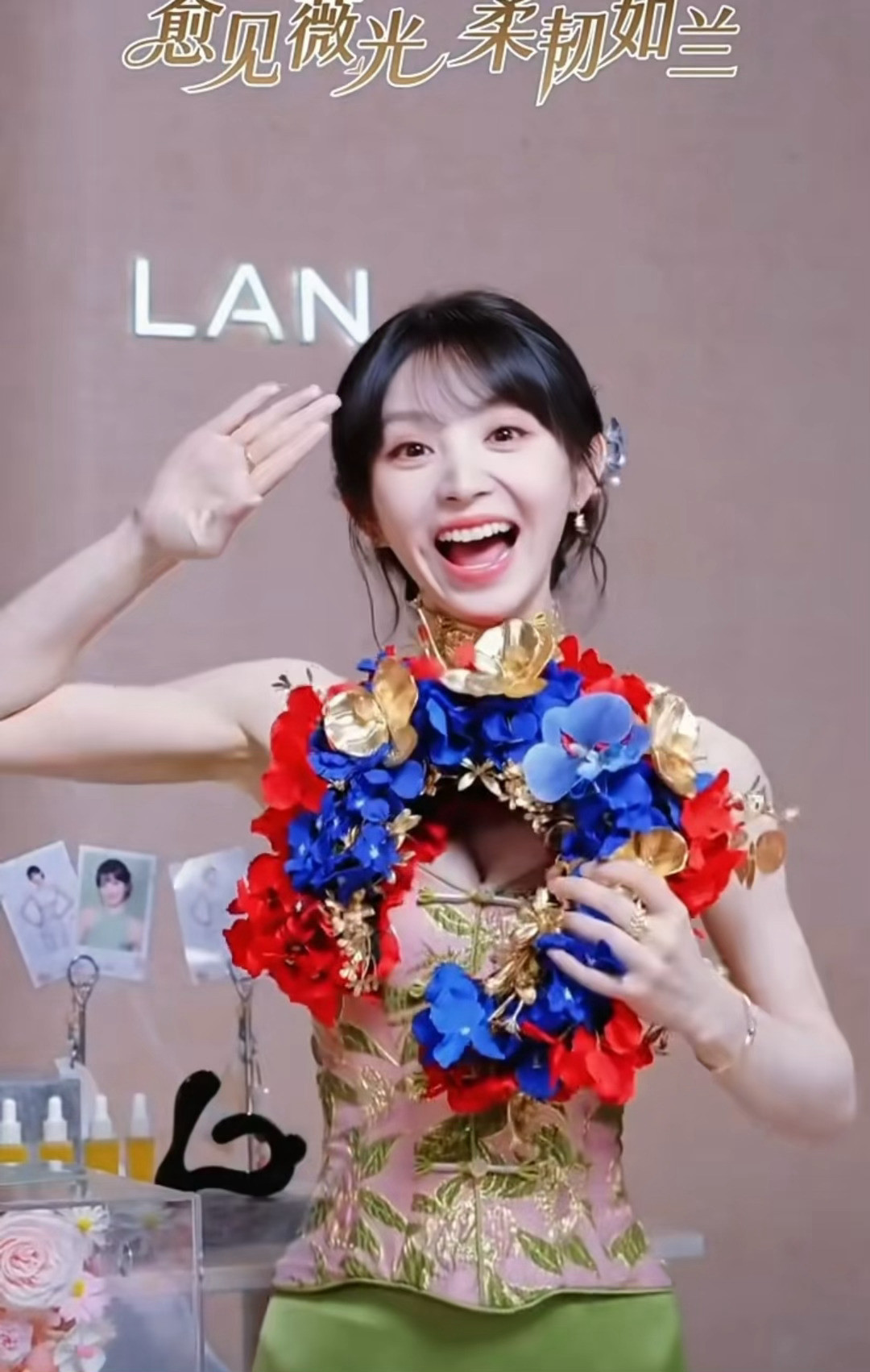 田曦薇萌成这样了，参见猫猫大人😻