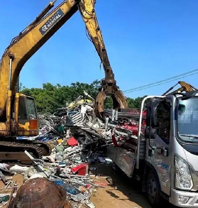 西安那对夫妻，官司打赢了，人却彻底废了。两个把他们车拆了卖废铁的，已经进了号子