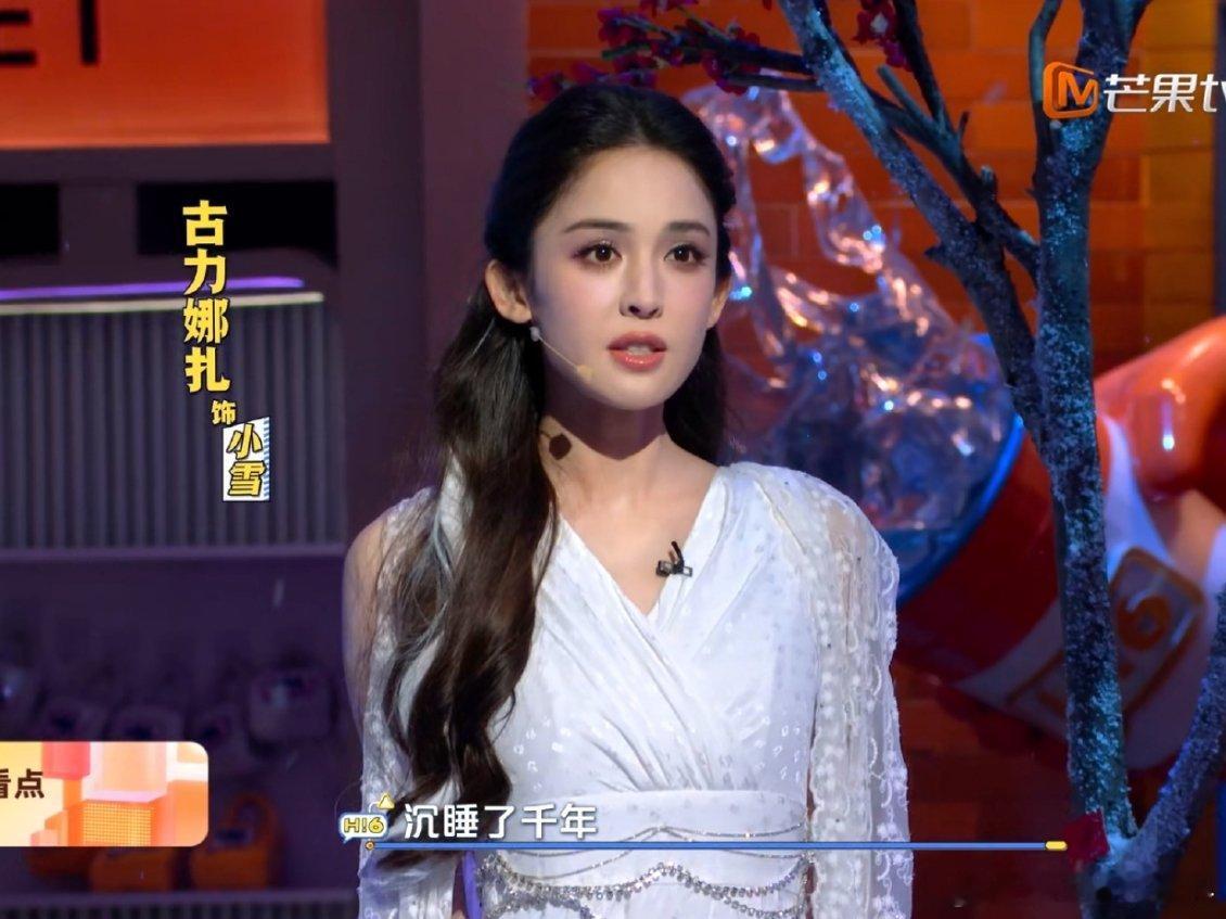 你好星期六下期初雪来了，娜扎经典角色小雪迎初雪了，现在看娜扎也还是像当年一样美啊