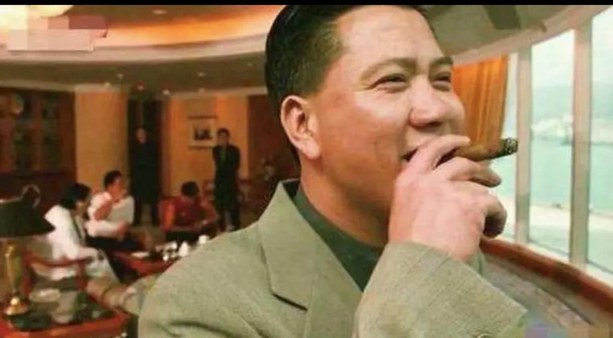 万梓良的演技，差点毁了他自己。这位被称作“五百年一出”的演员，演起戏来像不要命