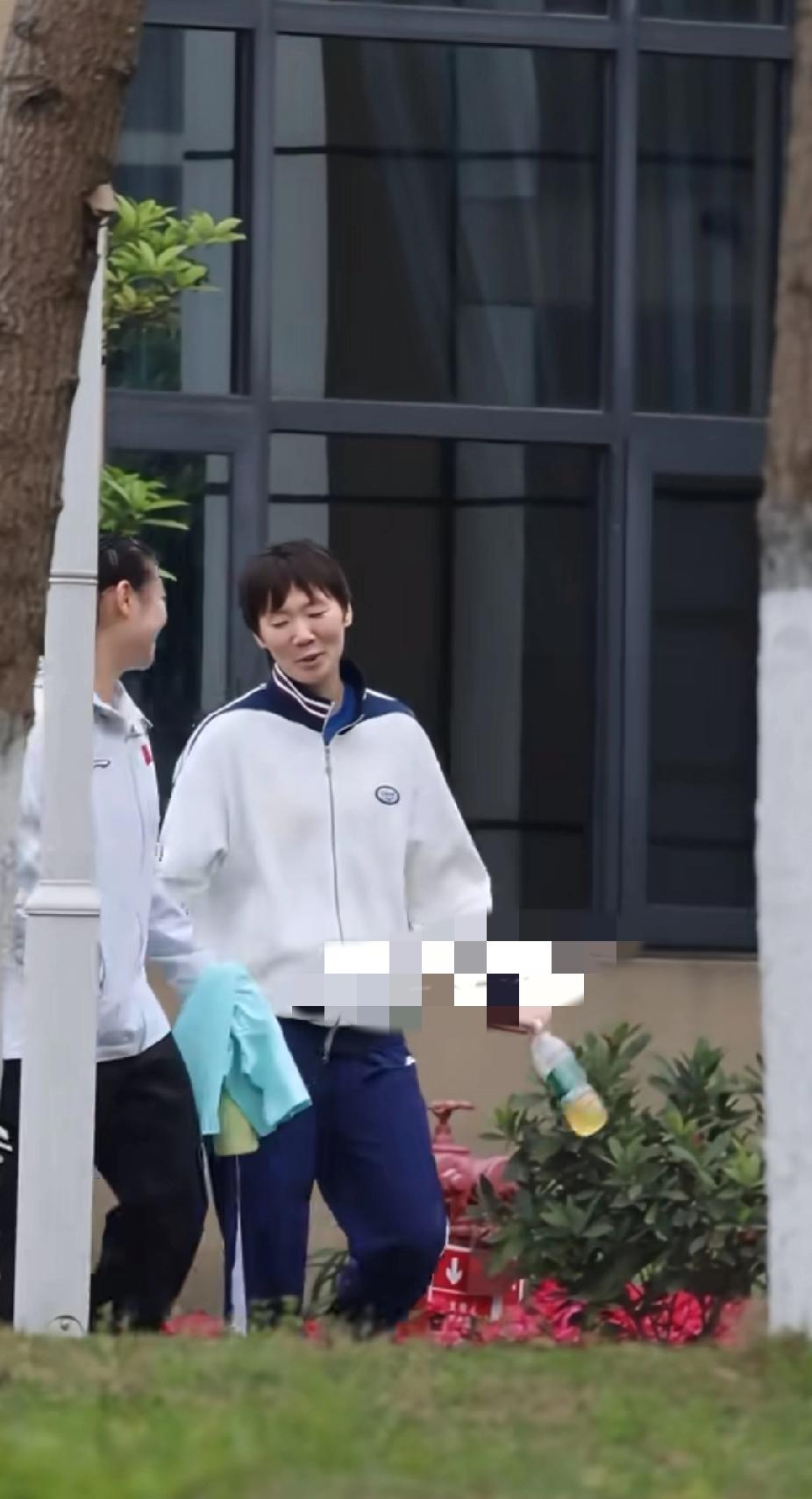 王曼昱下训路透！这条“网红小路”又出镜了✨家人们谁懂啊！刷到22号王曼昱训