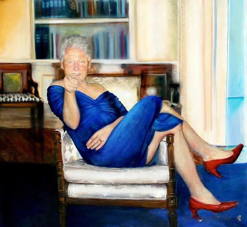 克林顿身穿蓝裙子的美照，他这件蓝裙子撞衫莱温斯基，克林顿一袭露肩连衣长裙，红色高