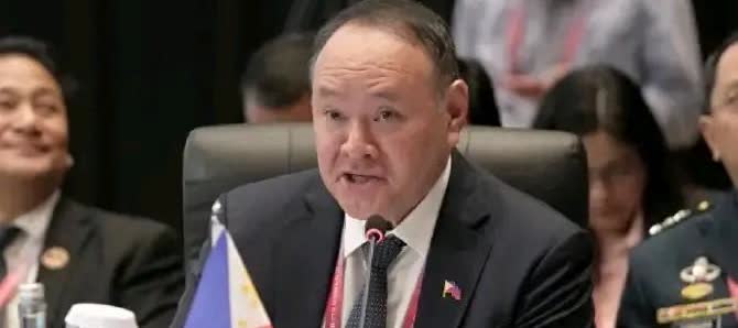 菲律宾最近放狠话，说中国要是在黄岩岛驻军，就要拉帮结伙来搞事情。这话听着就离谱，