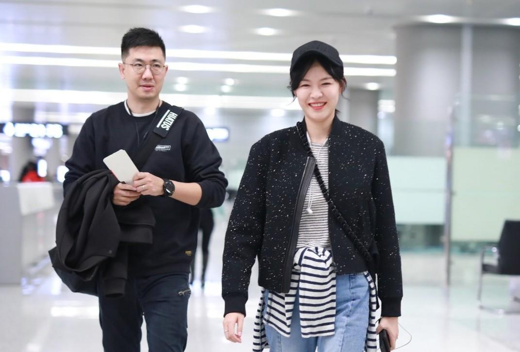 2022年，李艾在节目中透露：“我和老公结婚后基本上是分房睡的，他住三楼，我住二