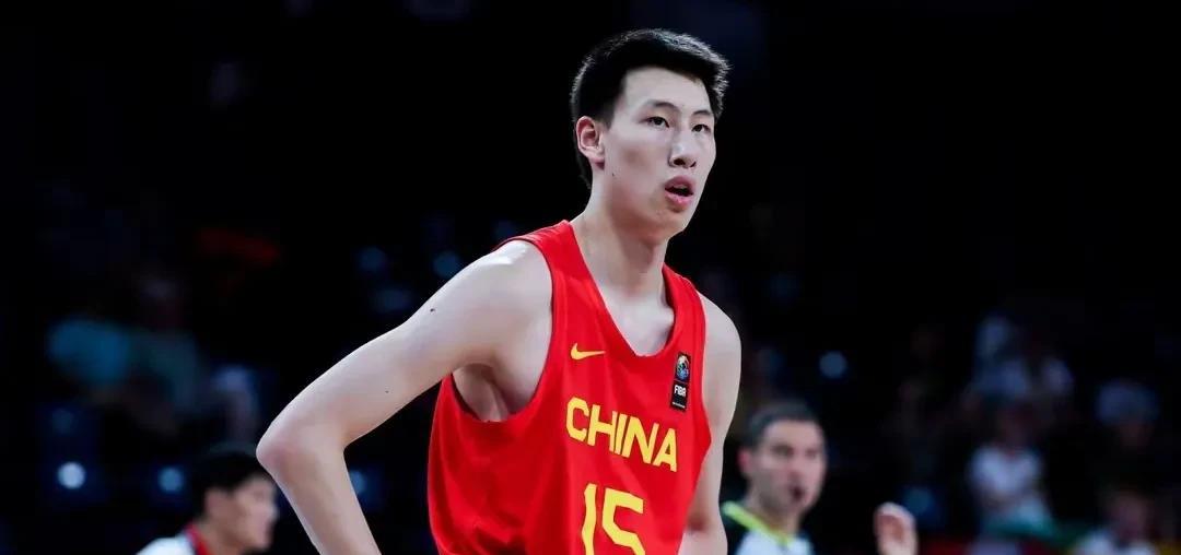 这个18岁的孩子，吓到了NBA球探。选秀模拟直接把他排进了首轮。他叫郇斯楠，