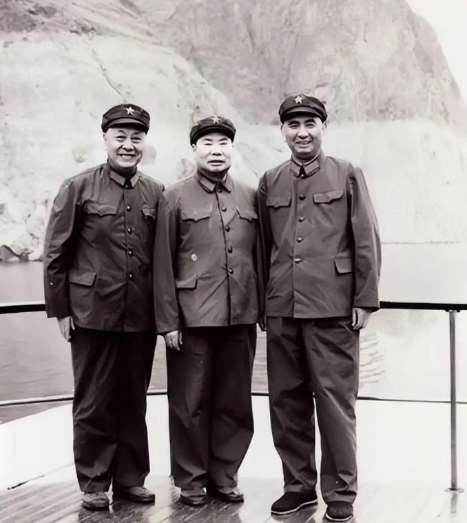 1980年开国上将杨得志担任总参谋长，上任之初，他就强调说，半年之内，文件先送给